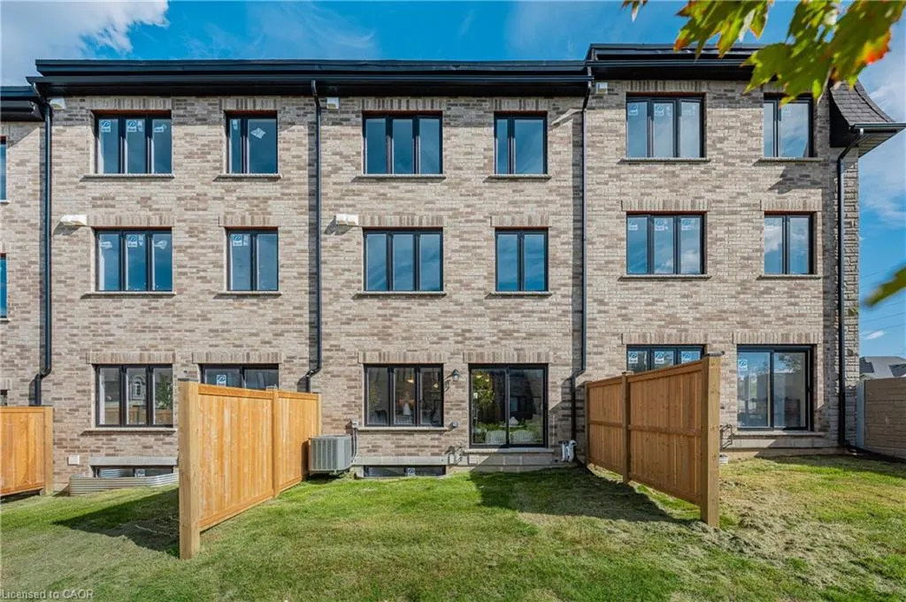 675 Victoria Road N, #23
