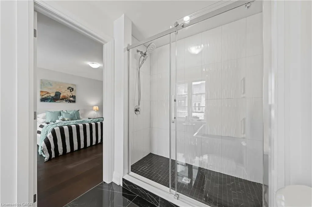 675 Victoria Road N, #23