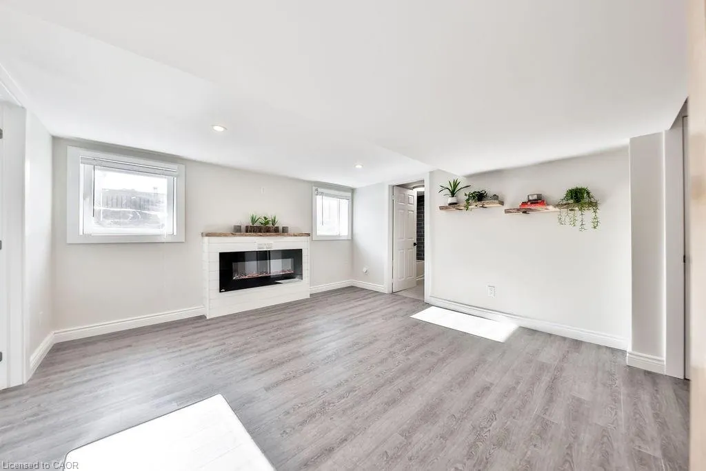 47 Castlefield Drive, #LOWER
