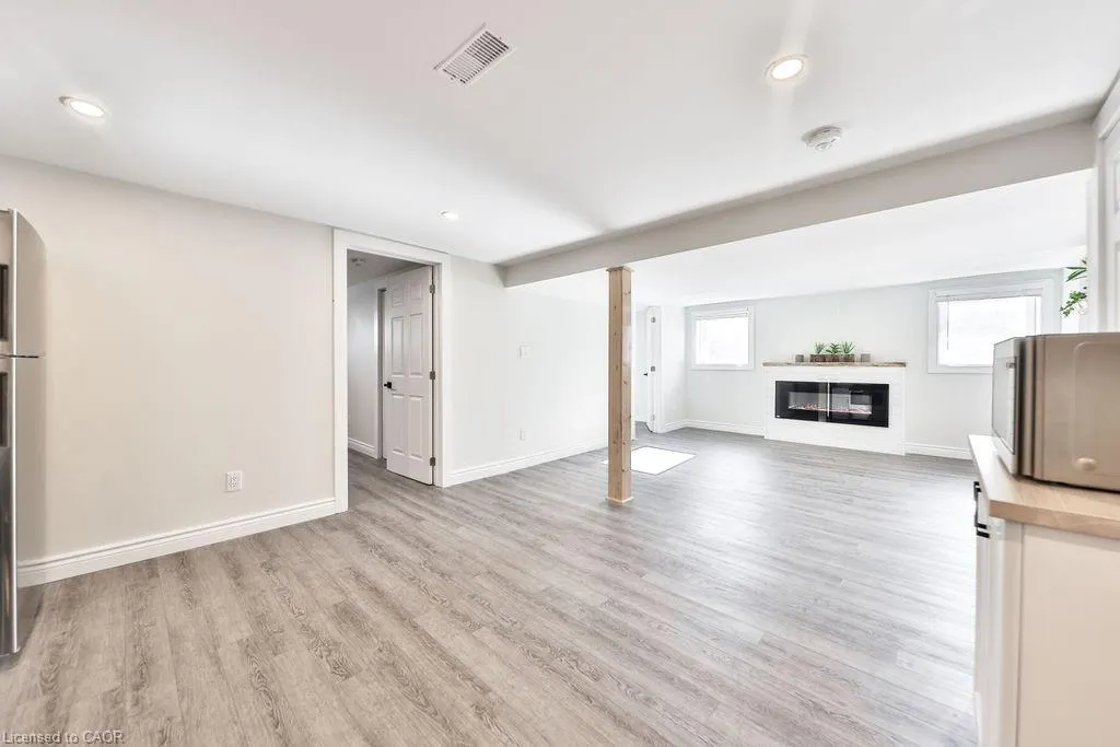 47 Castlefield Drive, #LOWER