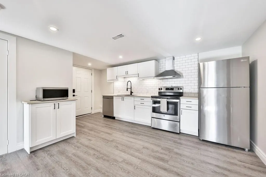 47 Castlefield Drive, #LOWER