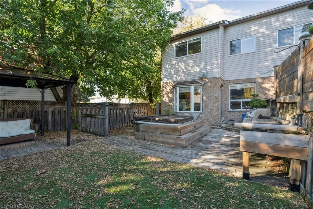 27 Pettit Street