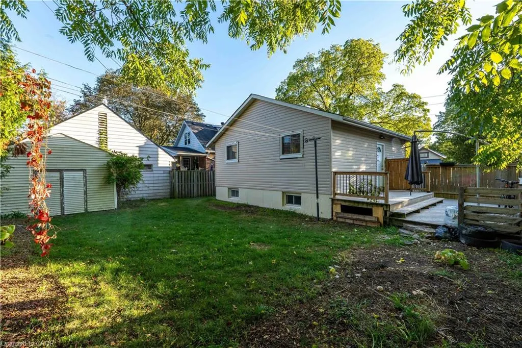 41 Alma Street N