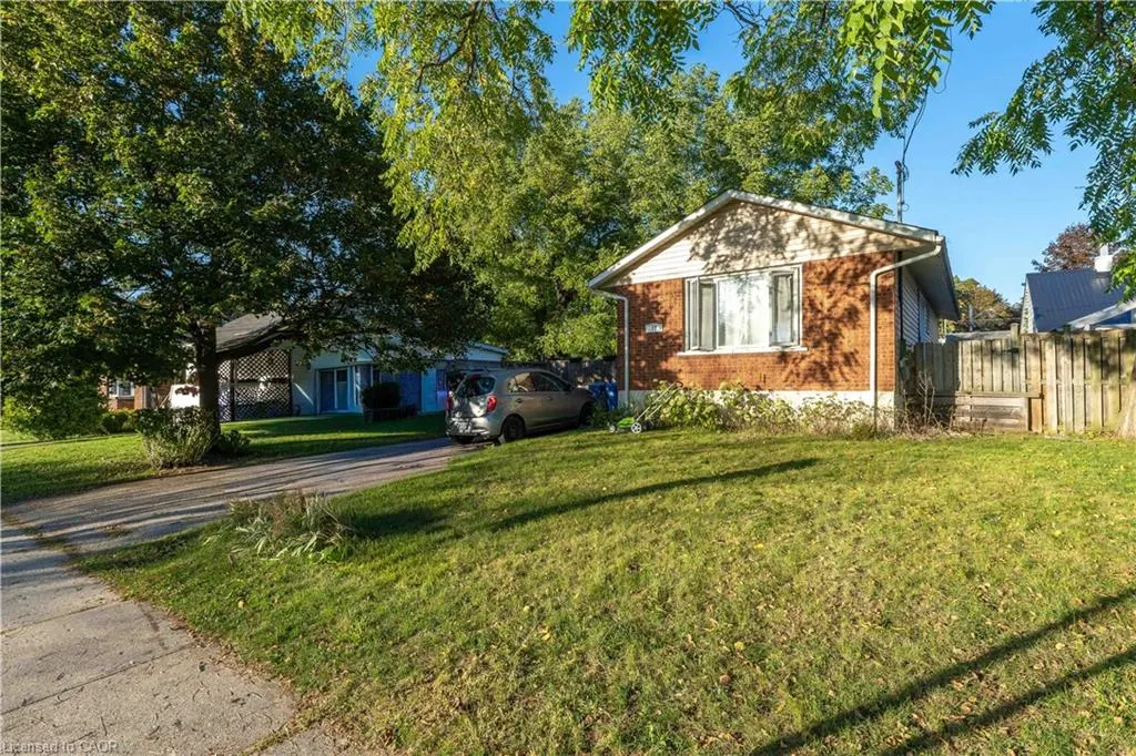 41 Alma Street N