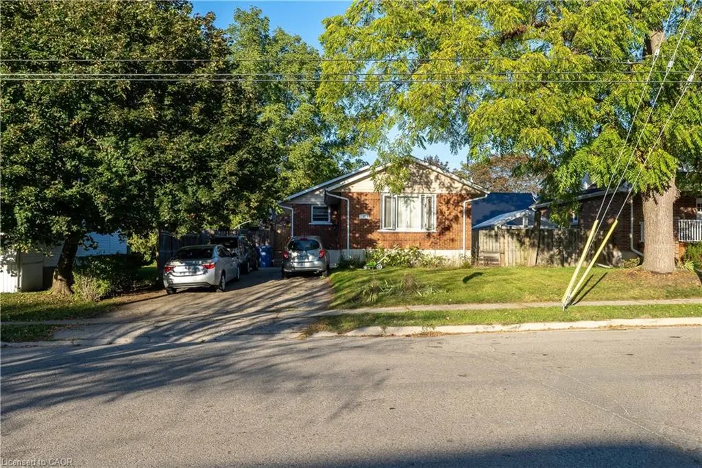 41 Alma Street N