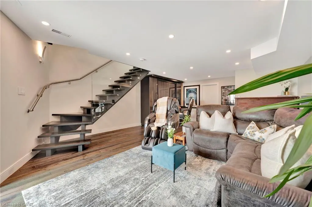 2136 Old Lakeshore Road, #3