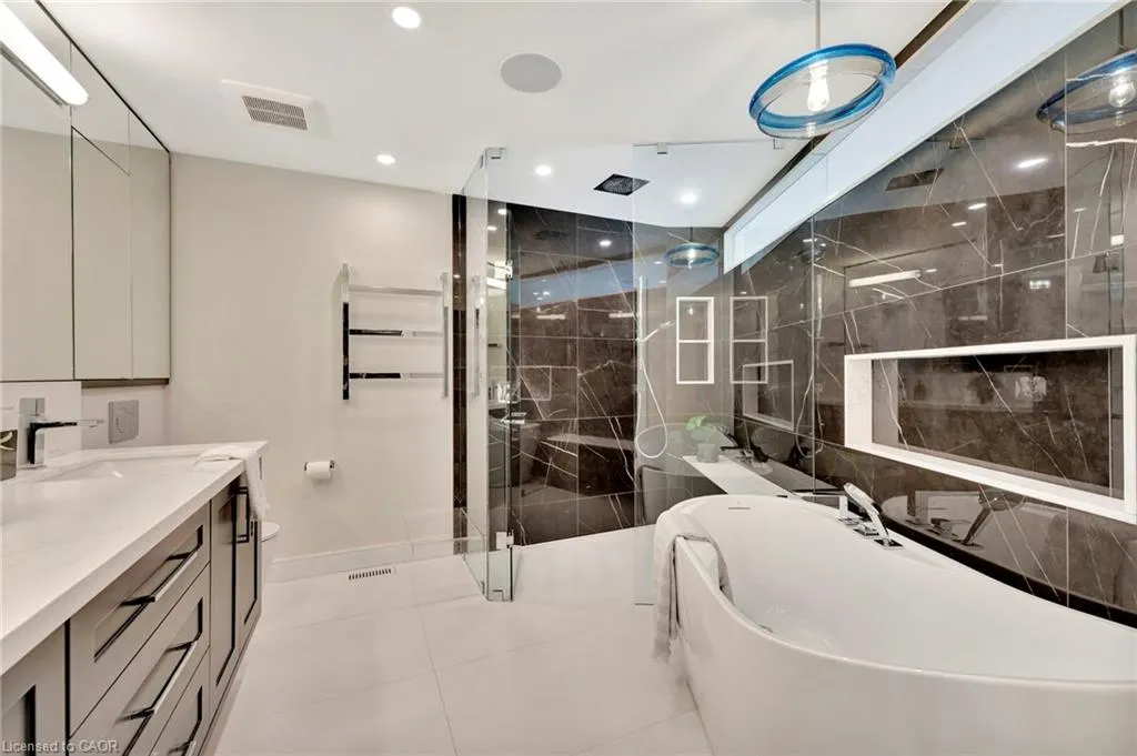 2136 Old Lakeshore Road, #3