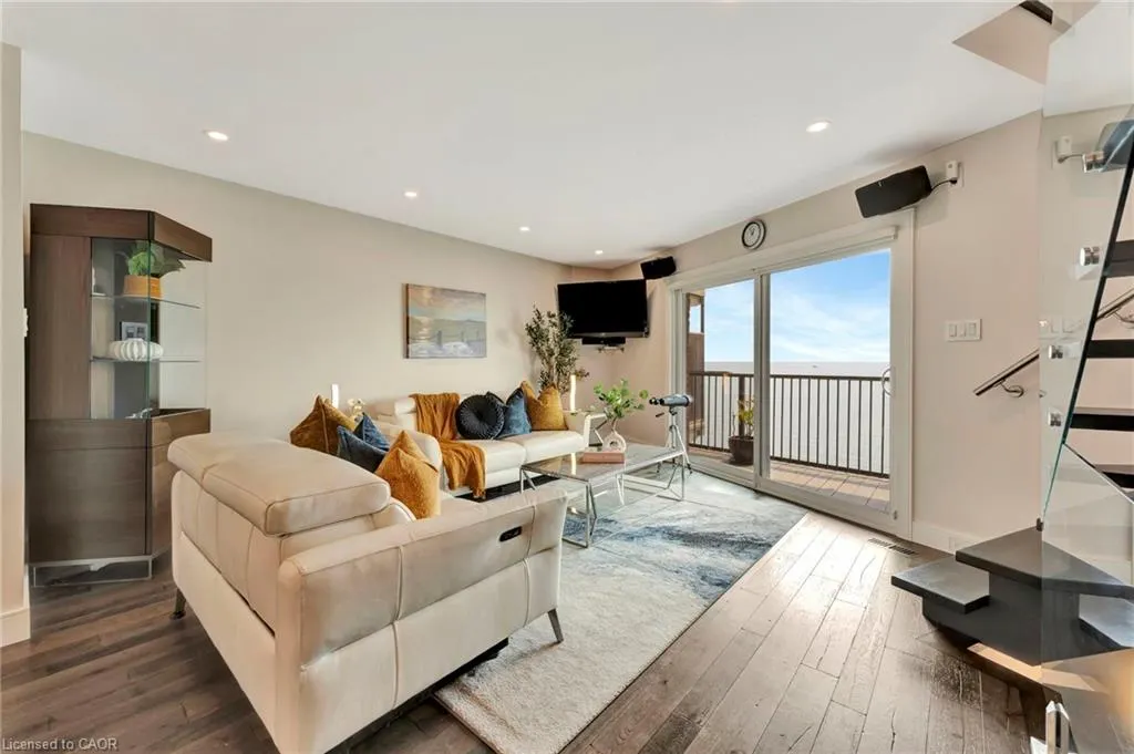 2136 Old Lakeshore Road, #3