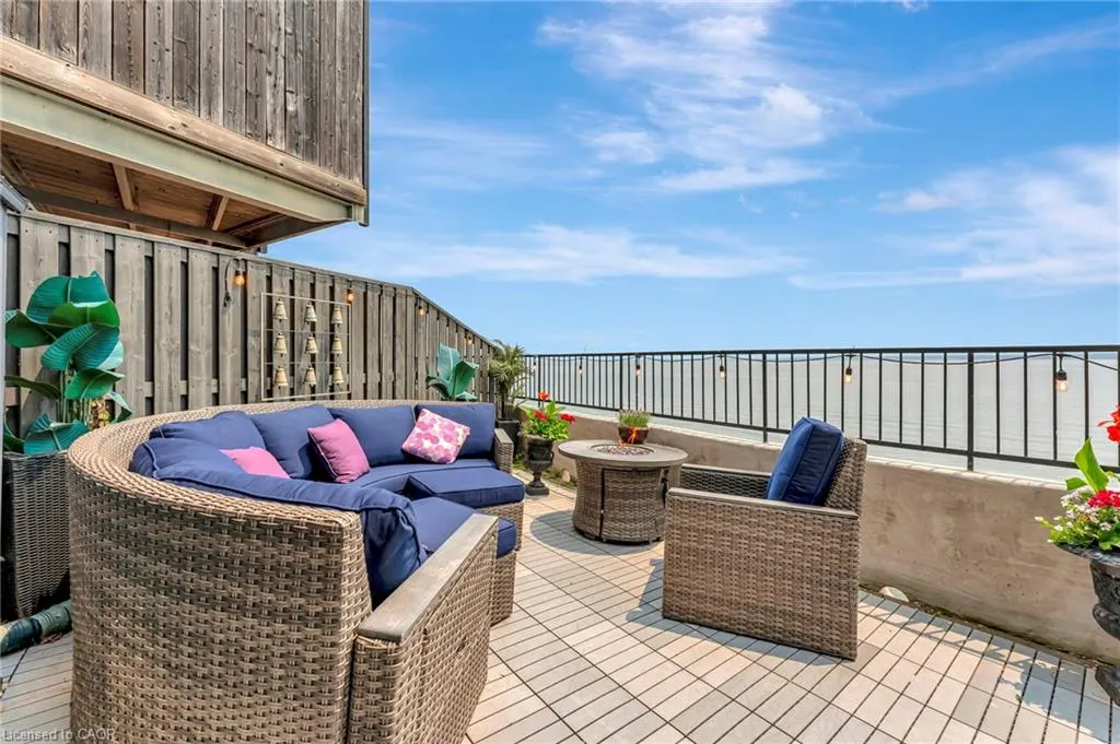 2136 Old Lakeshore Road, #3