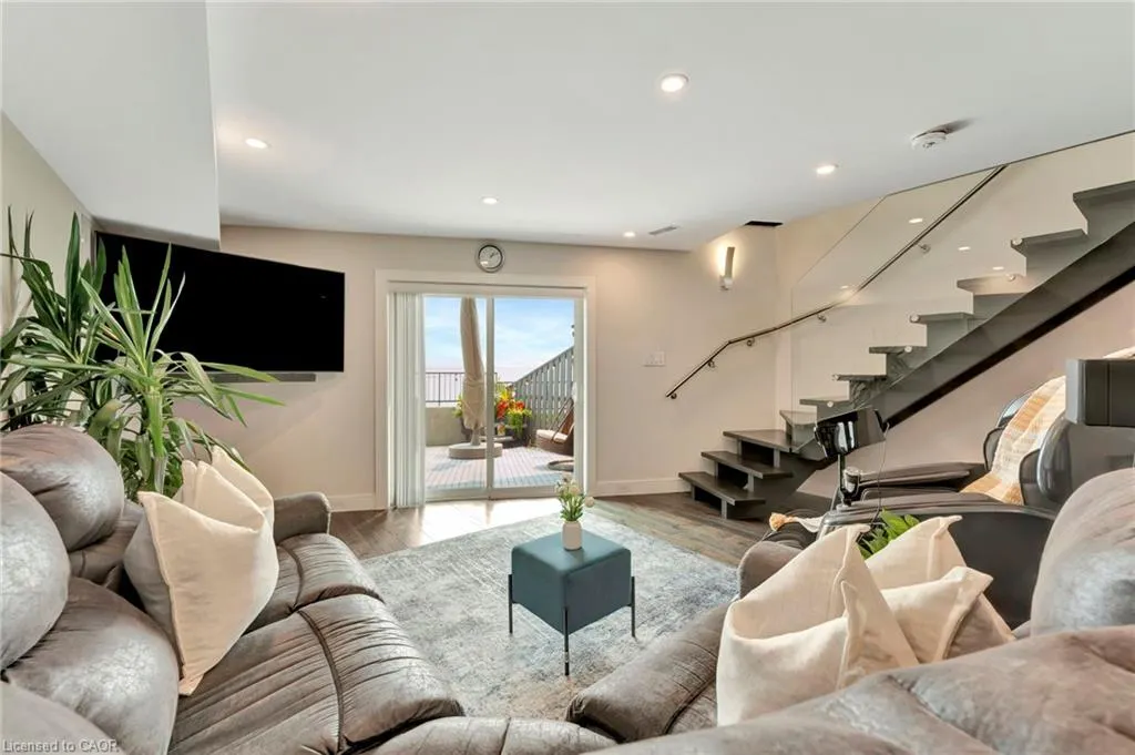 2136 Old Lakeshore Road, #3