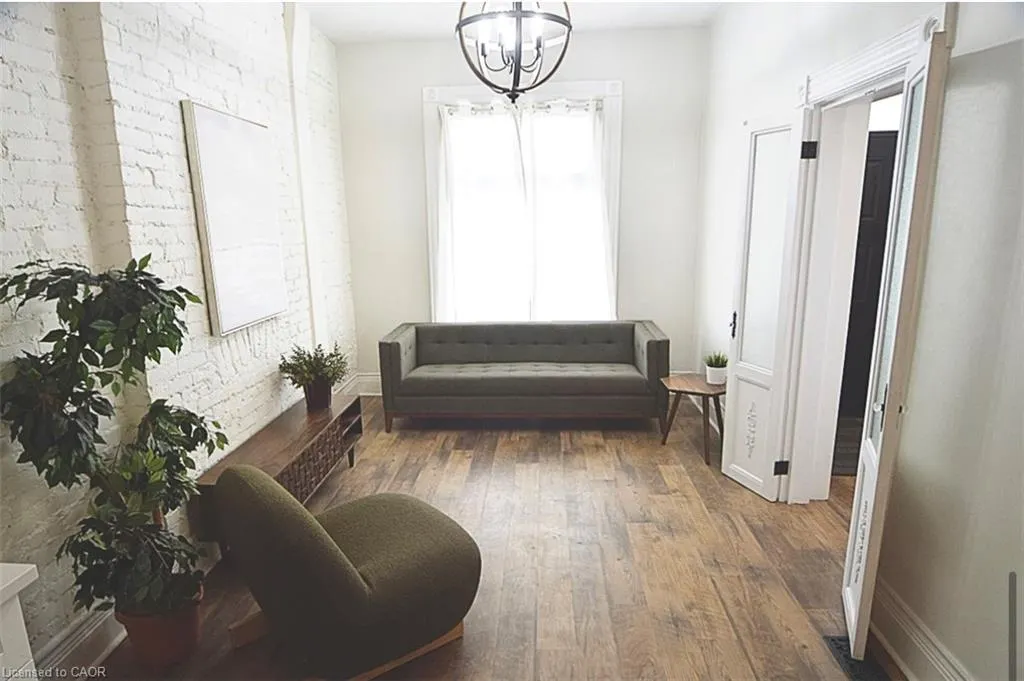 277 Main Street W