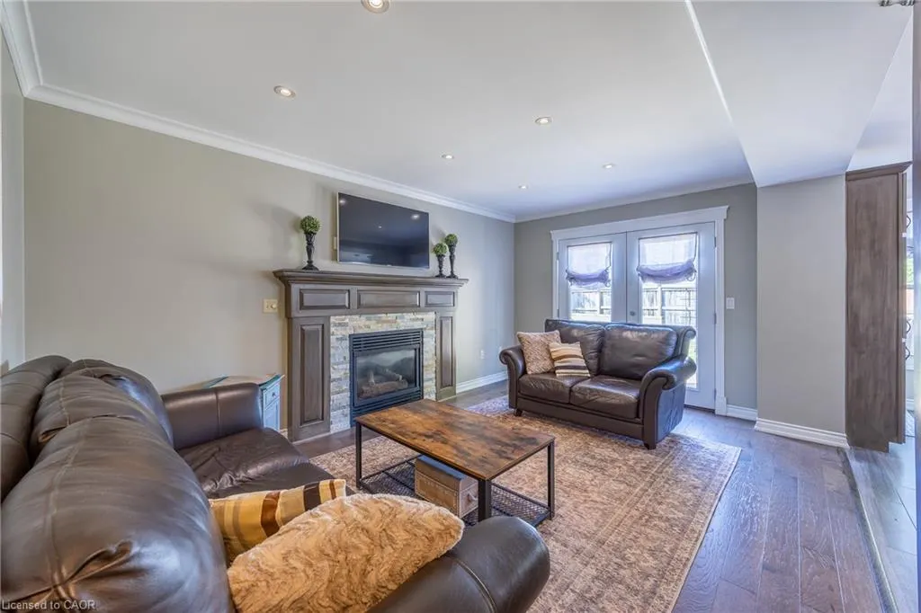 22 Falls Crescent