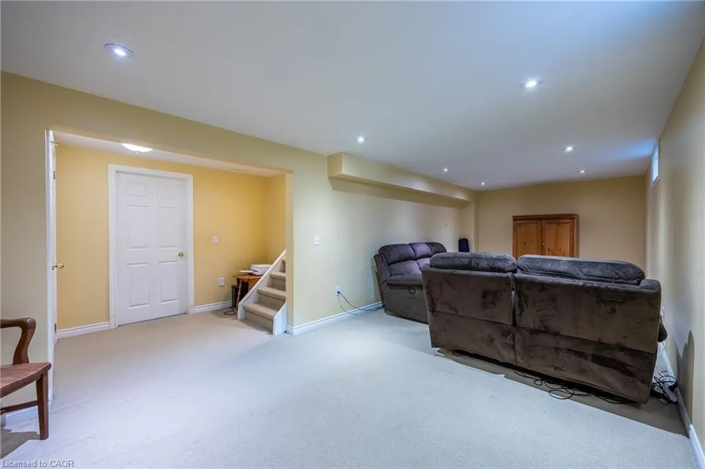 22 Falls Crescent