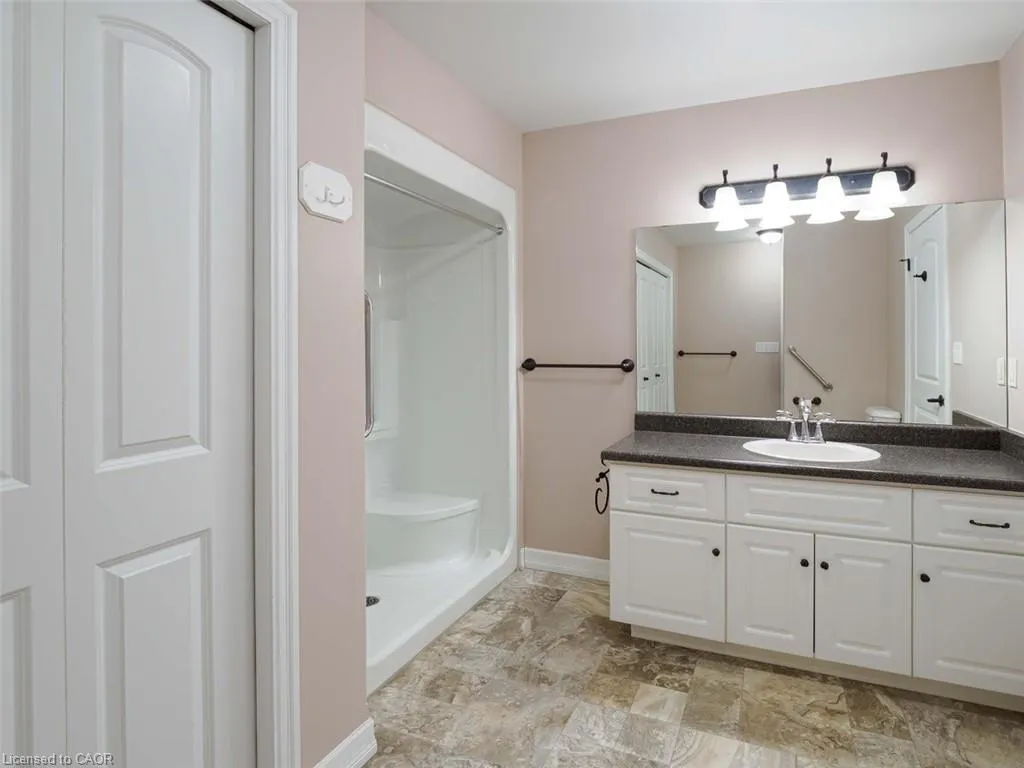 409 Queen Street S, #8