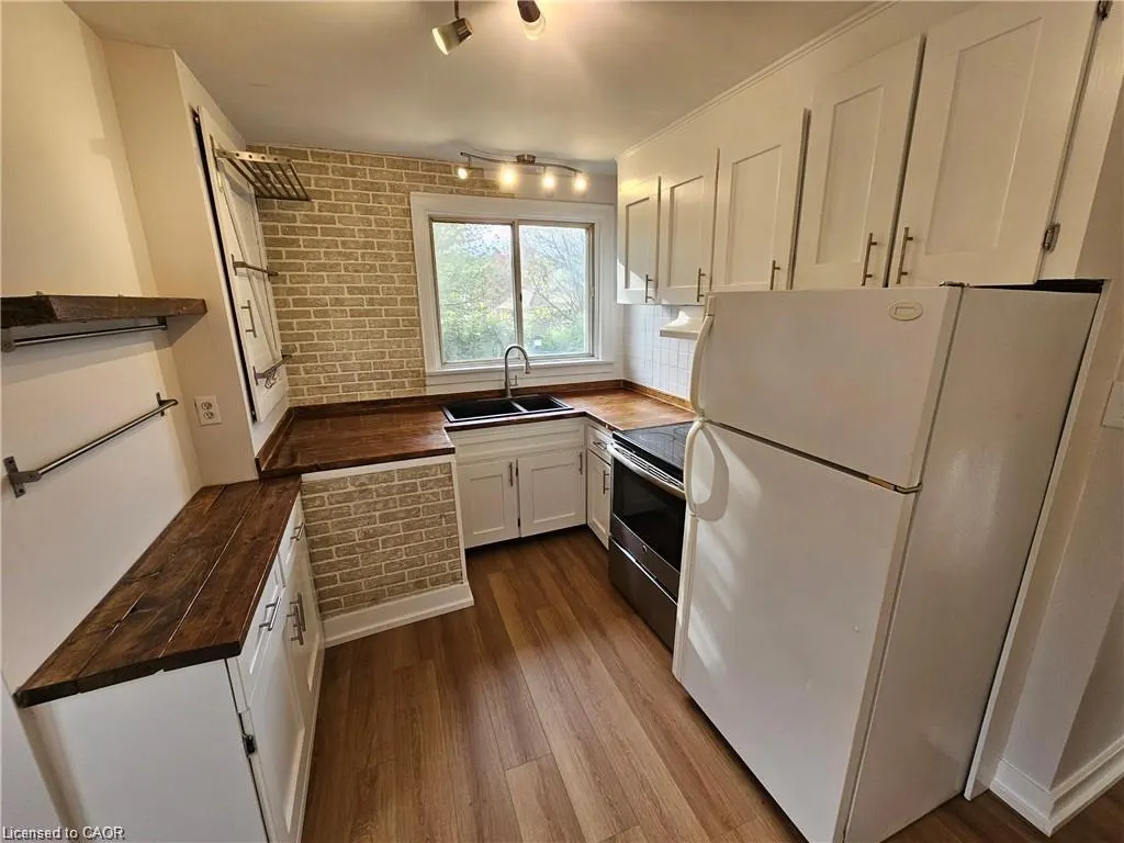 638 Rosseau Road, #Main Flr