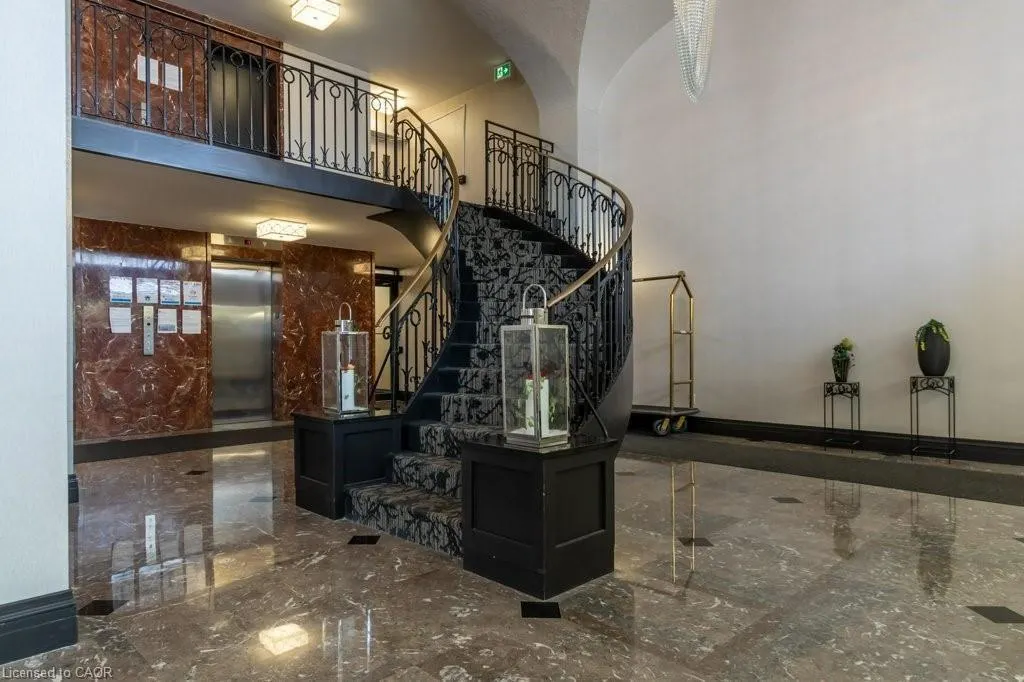 500 Green Road, #303
