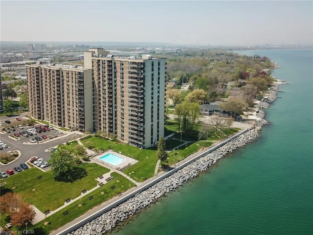 500 Green Road, #303
