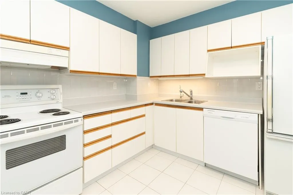 500 Green Road, #303