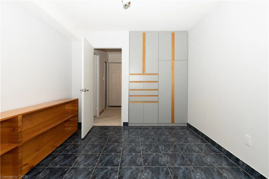 500 Green Road, #303