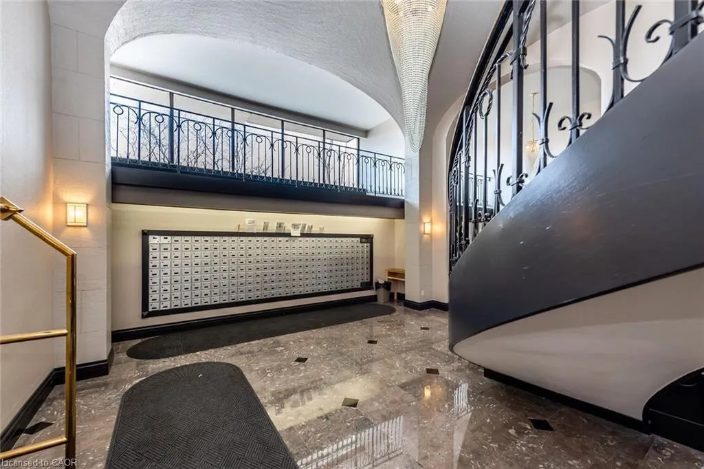 500 Green Road, #303