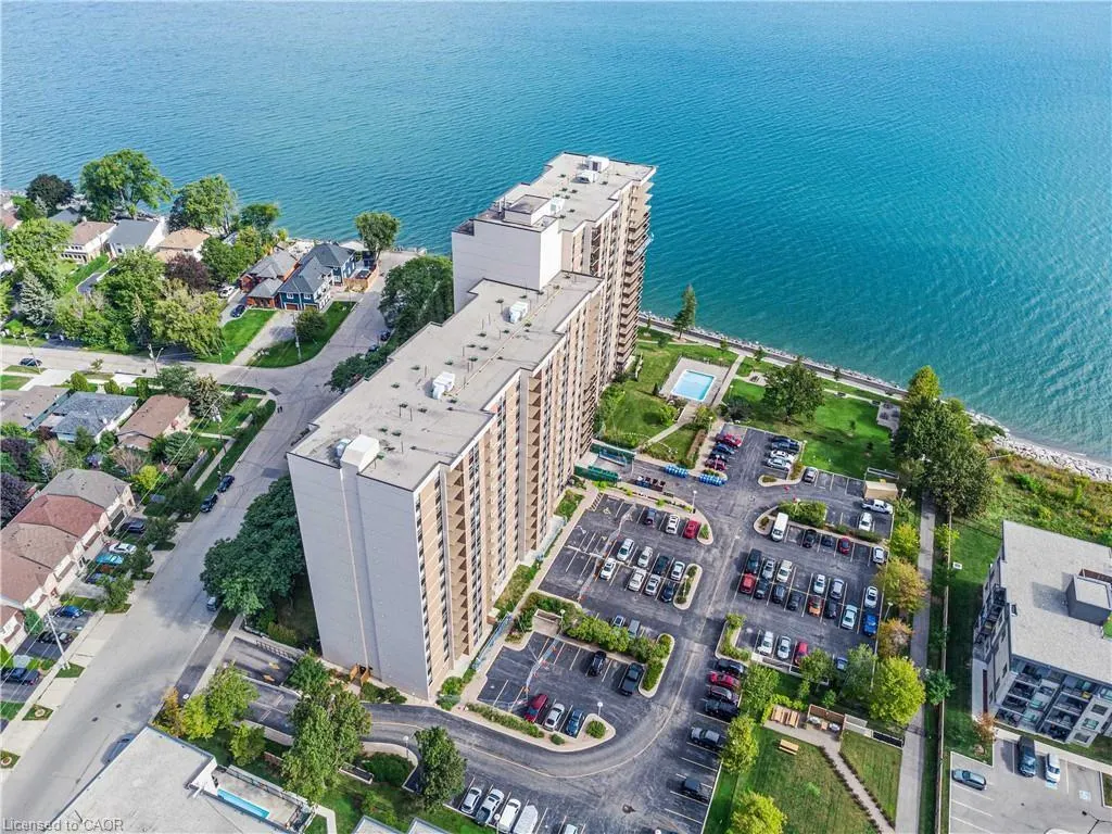 500 Green Road, #303