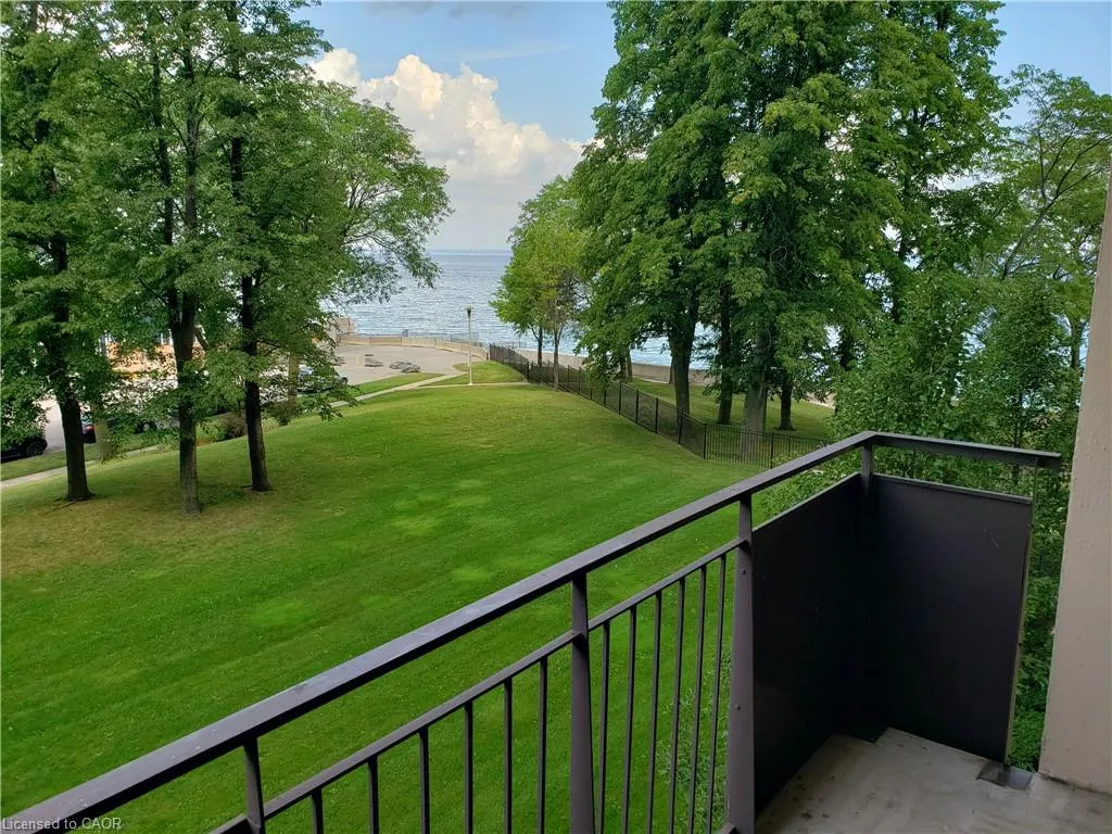 500 Green Road, #303