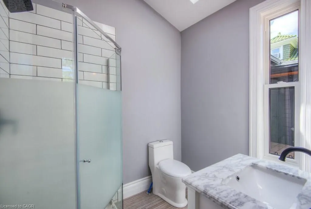 16 Wellington Street N, #2
