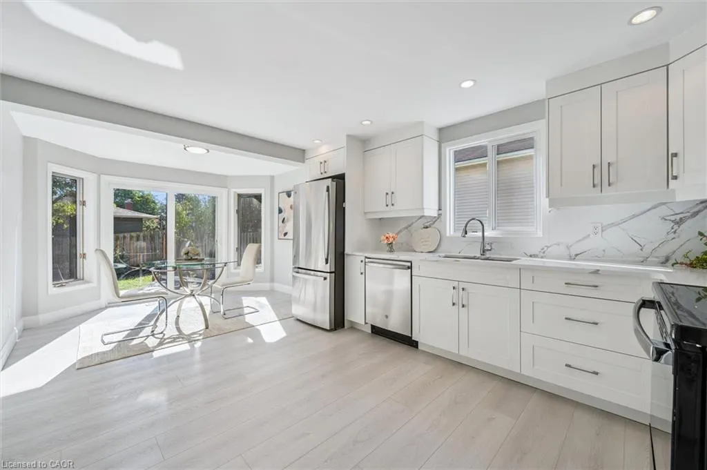 31 Parkland Crescent