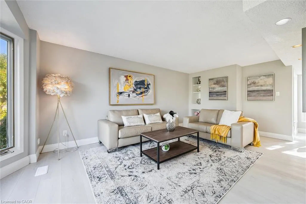 31 Parkland Crescent