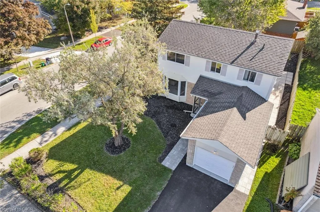31 Parkland Crescent