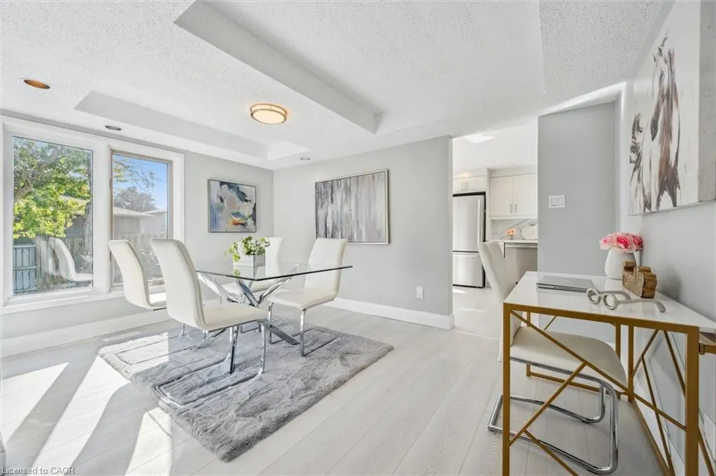 31 Parkland Crescent