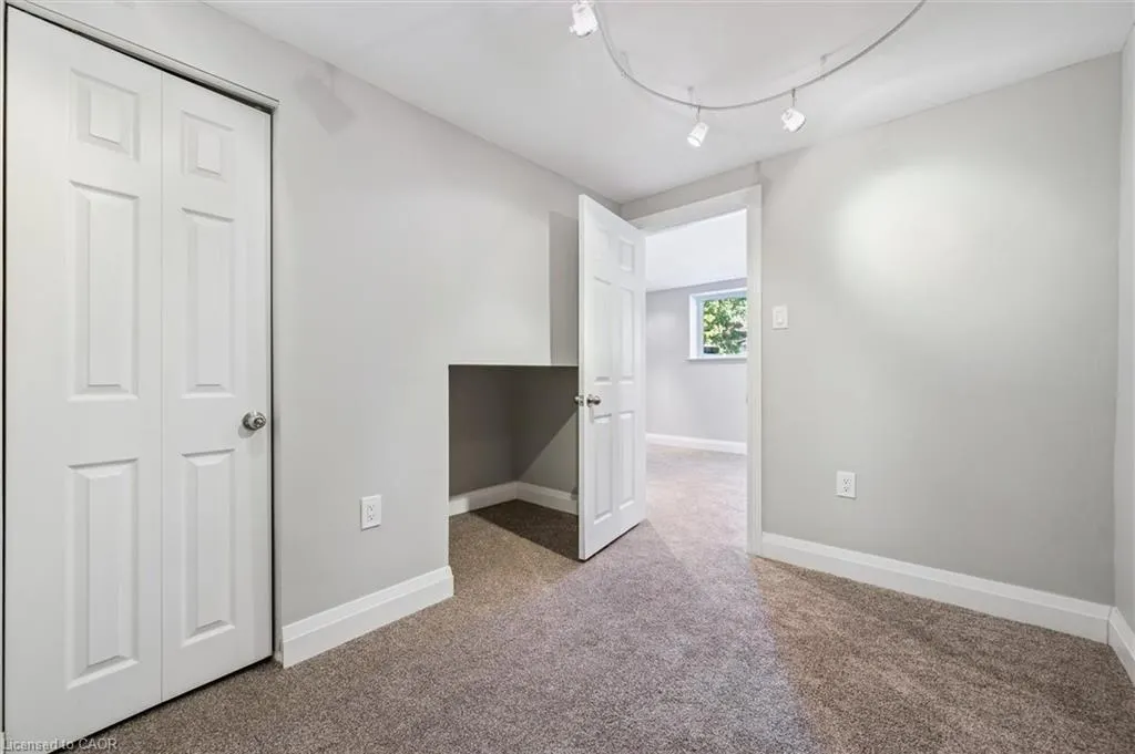 31 Parkland Crescent