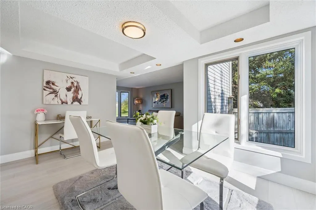 31 Parkland Crescent