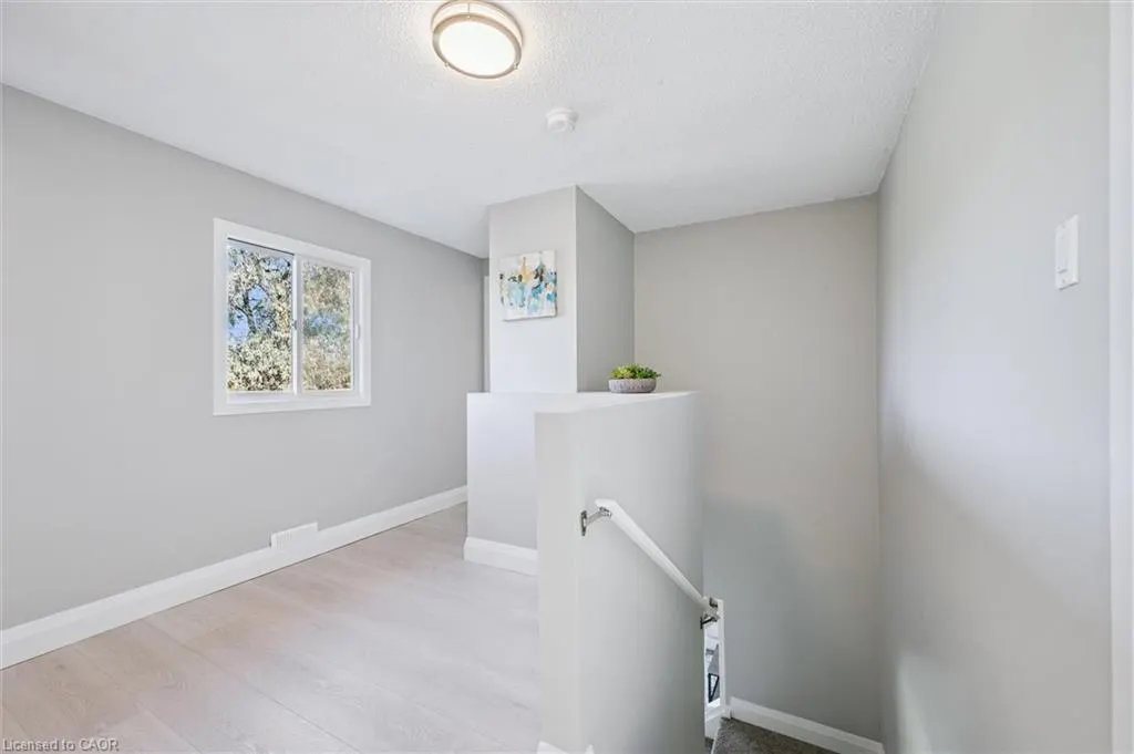 31 Parkland Crescent