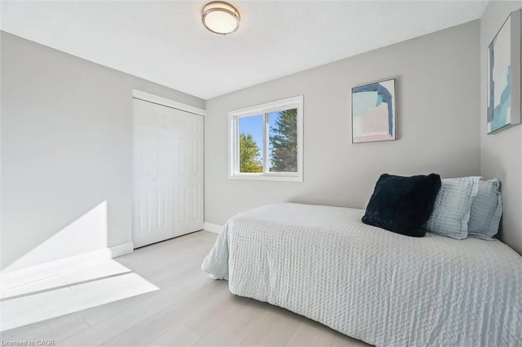 31 Parkland Crescent