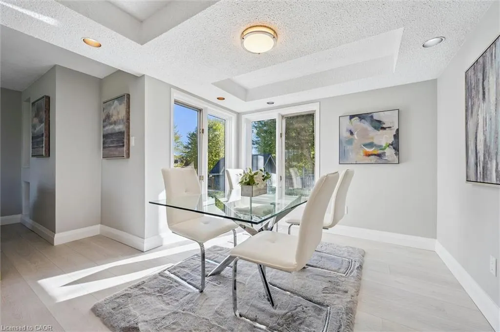 31 Parkland Crescent