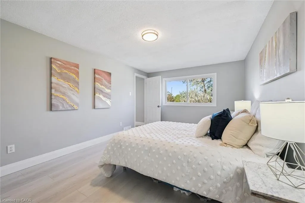 31 Parkland Crescent