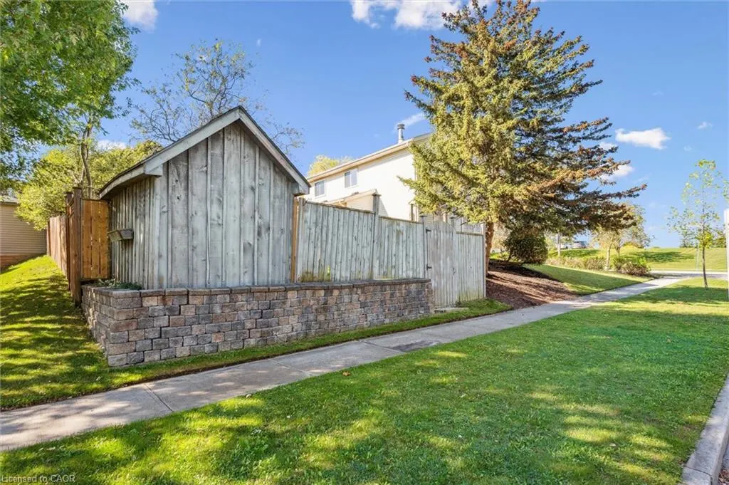 31 Parkland Crescent