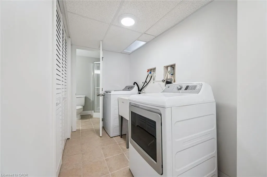 31 Parkland Crescent