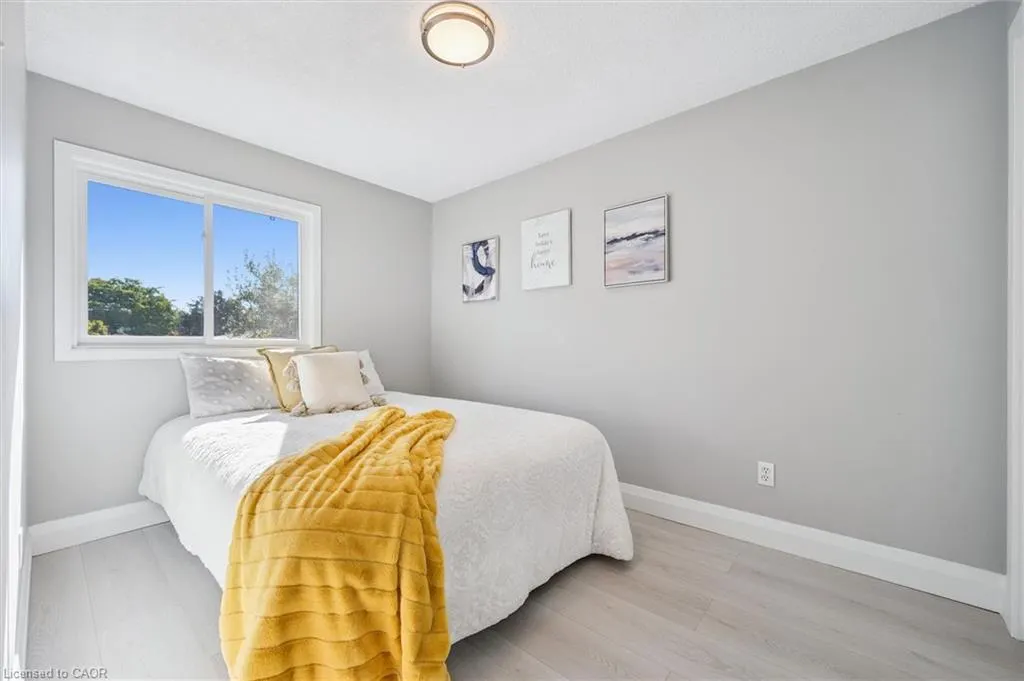 31 Parkland Crescent
