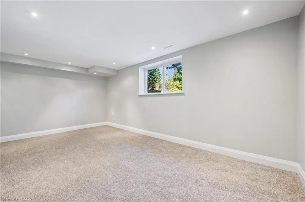 31 Parkland Crescent