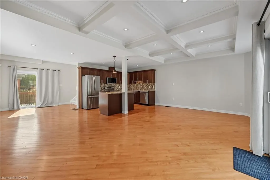 88 Wood Street E