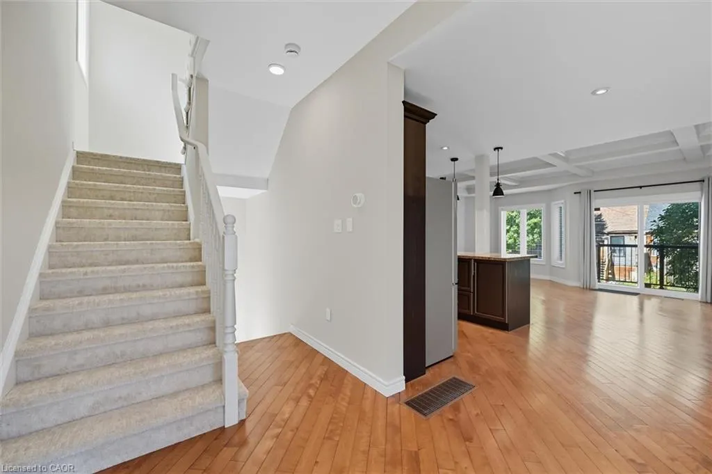 88 Wood Street E