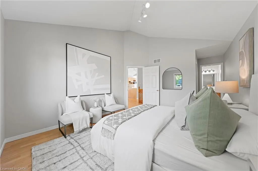 432 Sandbanks Crescent