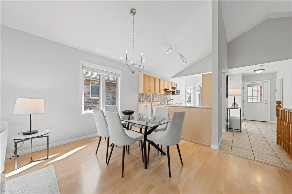 432 Sandbanks Crescent