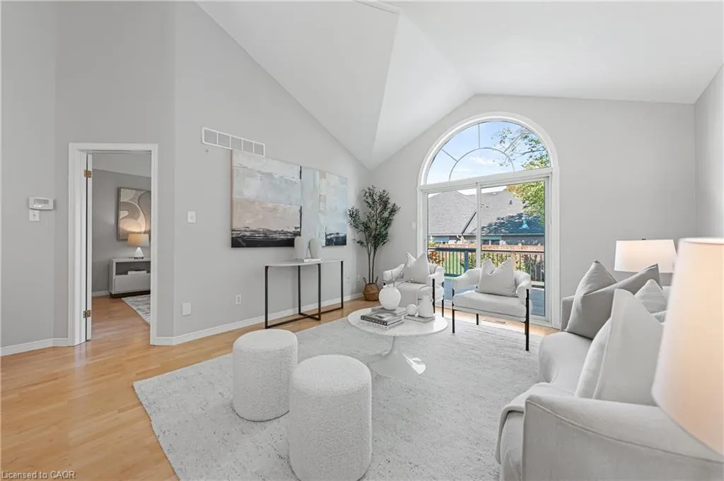 432 Sandbanks Crescent