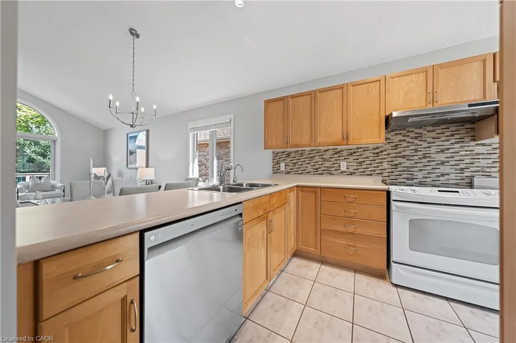 432 Sandbanks Crescent
