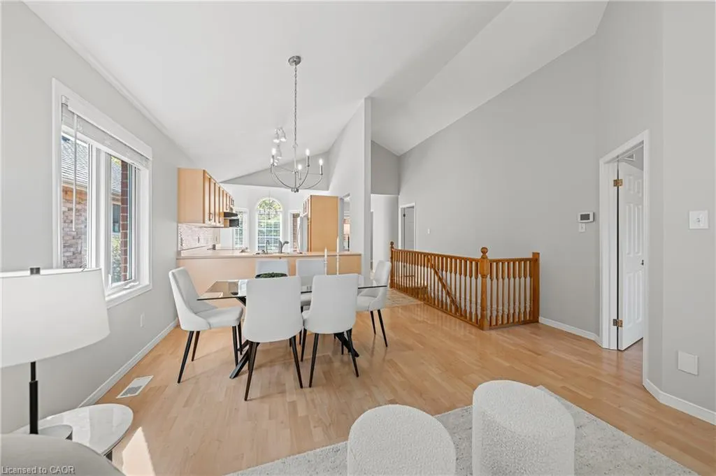 432 Sandbanks Crescent
