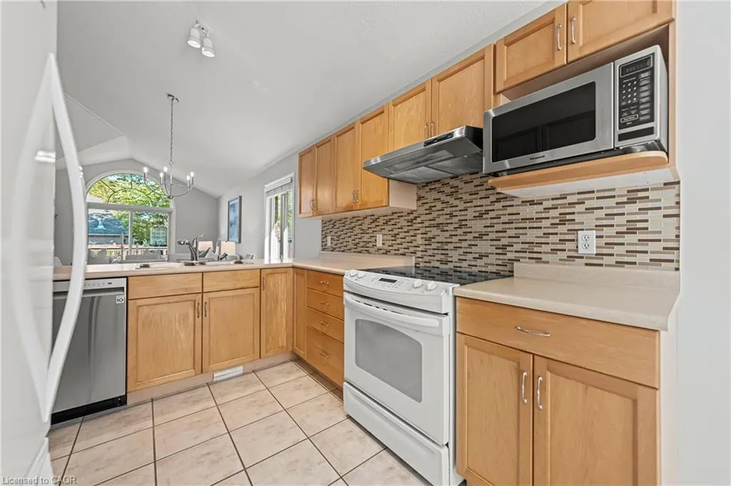 432 Sandbanks Crescent