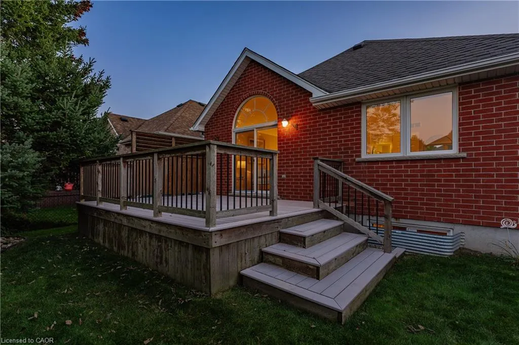 432 Sandbanks Crescent